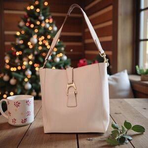 Dooney & Bourke Ashby Pink Saffiano Leather Shoulder Bag
Excellent Condition